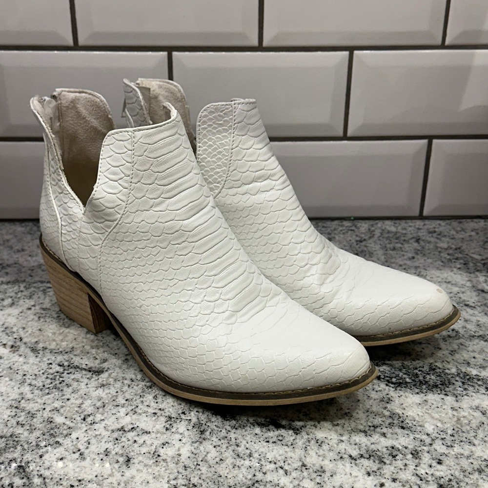 Natural Reflections White Snake Embossed Western Ankle Boots‎ Booties Women 8.5